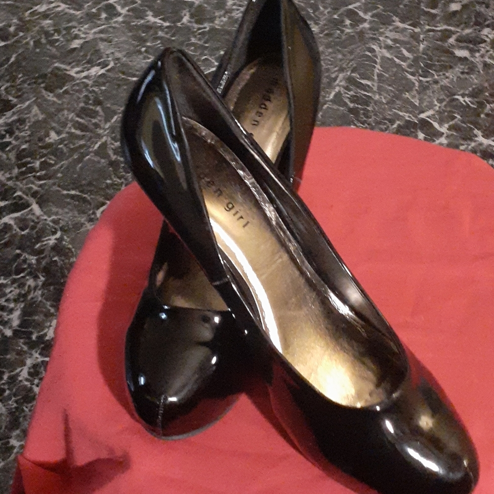 Shoes - Picture 2 of 4